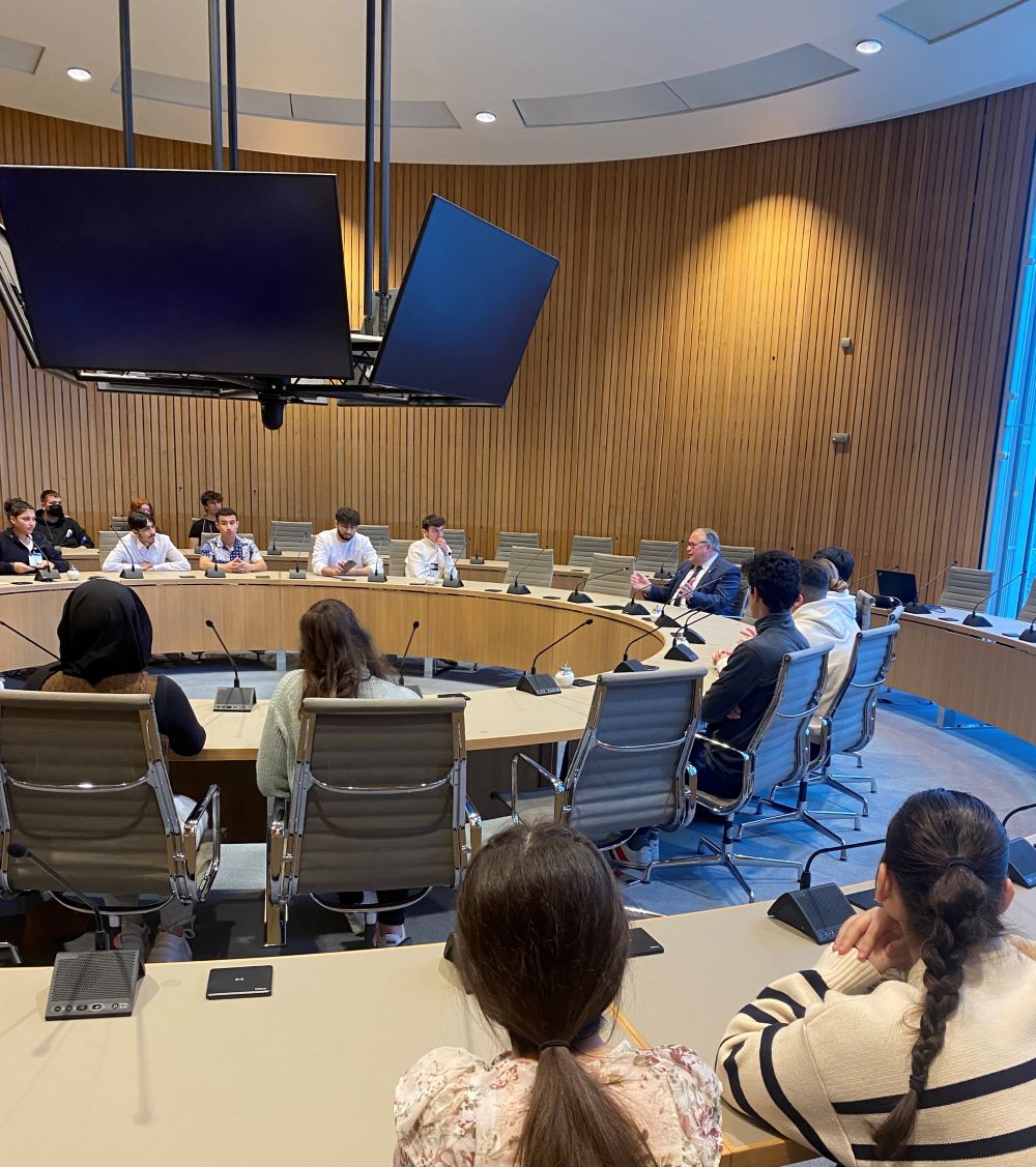 Ingeborg-Drewitz Gesamtschule Gladbeck zu Besuch im Landtag