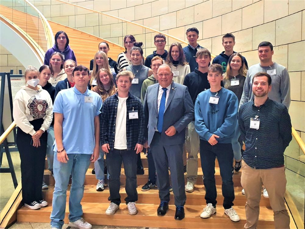 LK des Gymnasiums Petrinum Dorsten besucht Landtag 