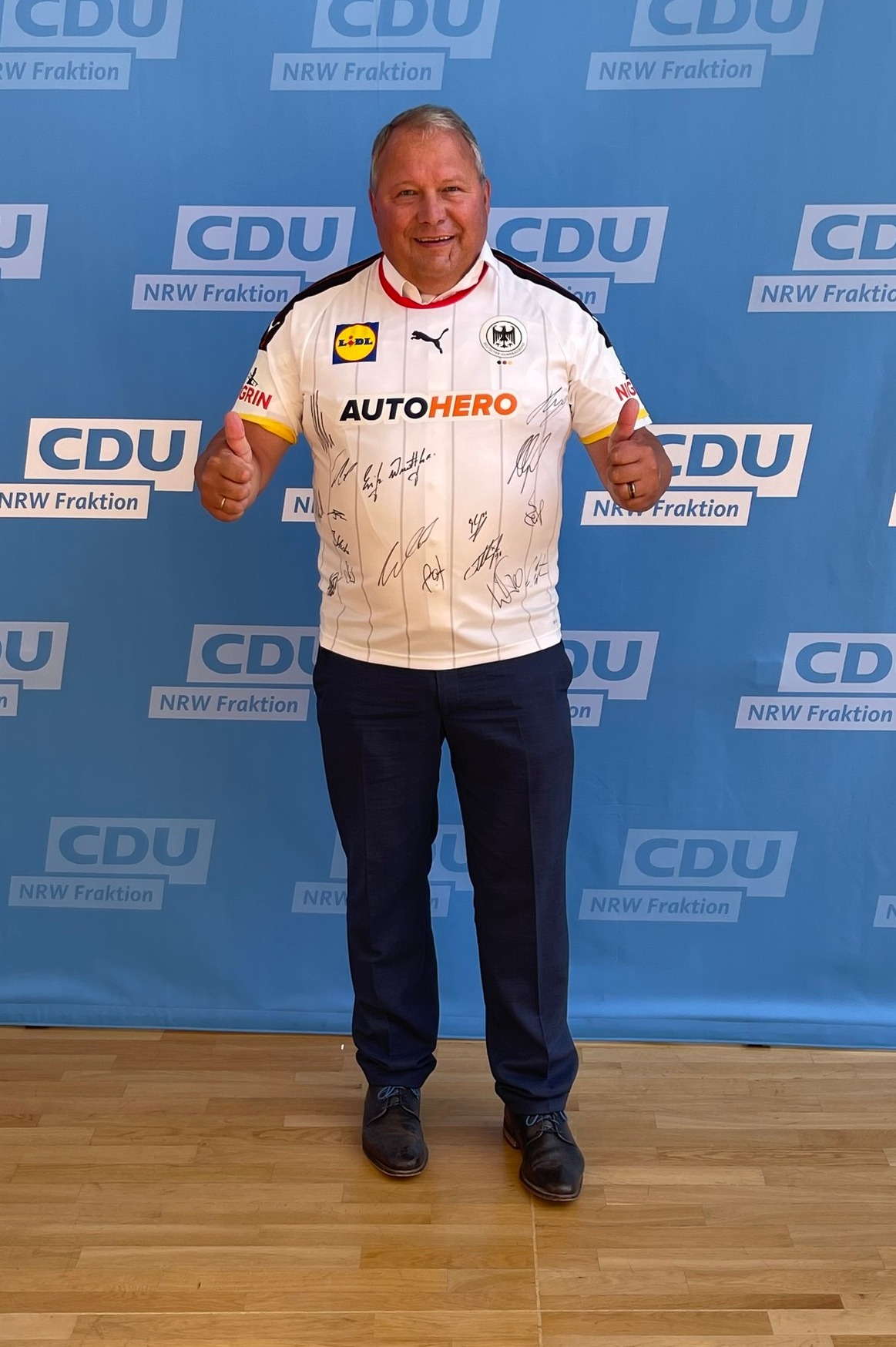 Trikottag: Handsigniertes trikot der Handball-Nationalmannschaft